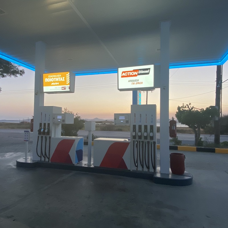 Υψηλής ποιότητας καύσιμα για οχήματα,
γεωργικά μηχανήματα και σκάφη! Βενζίνη, πετρέλαιο κίνησης, πετρέλαιο θέρμανσης. Με την ποιότητα και τη δύναμη της Avin!